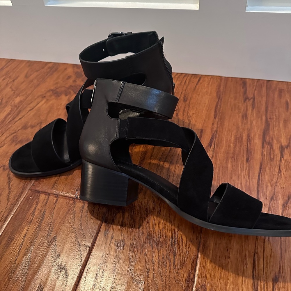 Steve Madden,Black Sandals